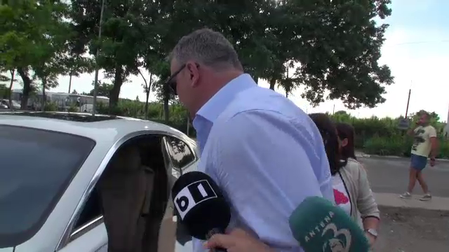 FABULOS! Limuzina de 220.000 de euro care l-a vizitat pe Becali azi la Poarta Alba! Cine s-a dat jos din ea:_4
