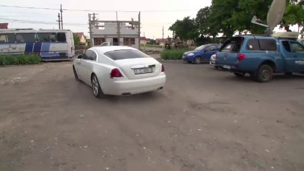 FABULOS! Limuzina de 220.000 de euro care l-a vizitat pe Becali azi la Poarta Alba! Cine s-a dat jos din ea:_7