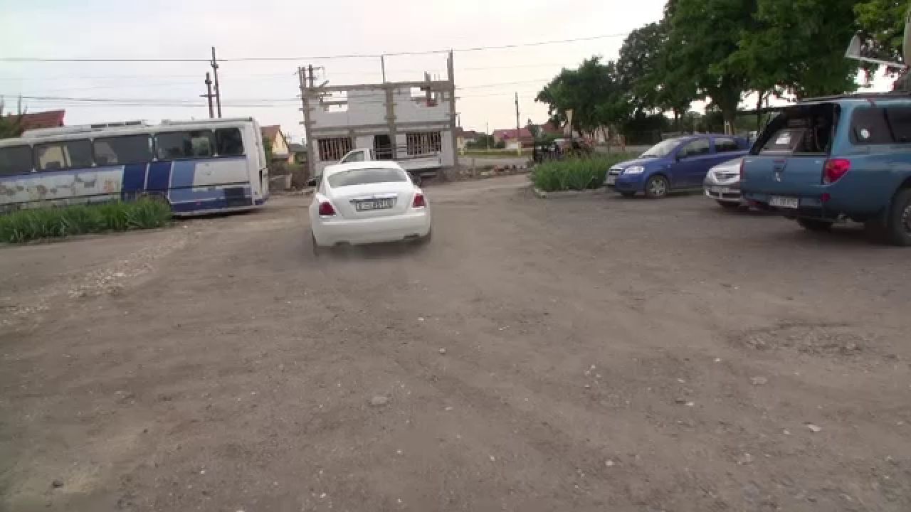 FABULOS! Limuzina de 220.000 de euro care l-a vizitat pe Becali azi la Poarta Alba! Cine s-a dat jos din ea:_8