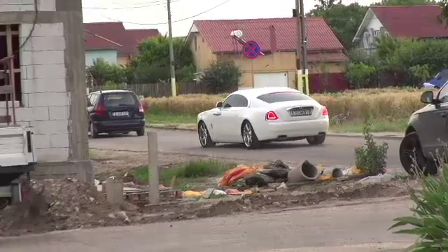 FABULOS! Limuzina de 220.000 de euro care l-a vizitat pe Becali azi la Poarta Alba! Cine s-a dat jos din ea:_9