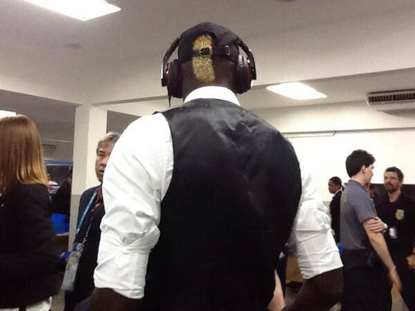 SUPER FOTO! Ce si-a facut Balotelli in cap dupa dezastrul Italiei de la Mondial! I-a surprins pe toti cand a revenit in tara_3