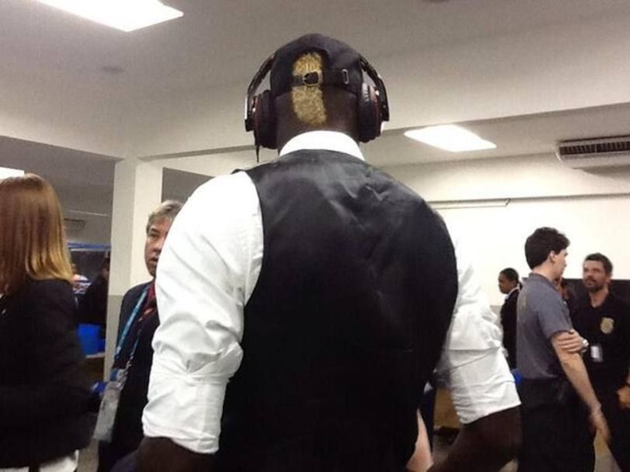 SUPER FOTO! Ce si-a facut Balotelli in cap dupa dezastrul Italiei de la Mondial! I-a surprins pe toti cand a revenit in tara_3