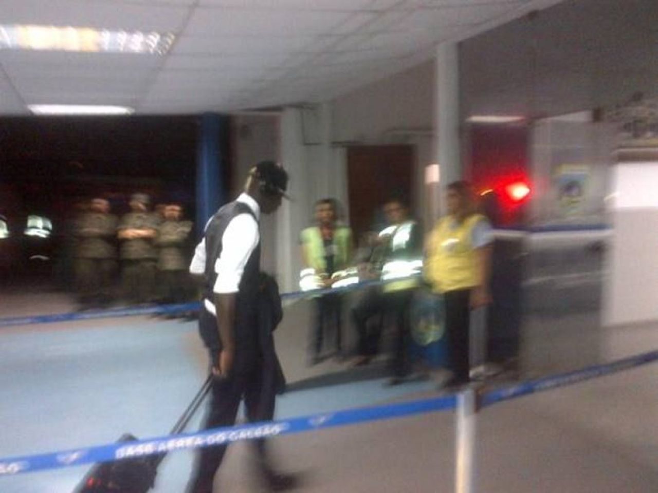 SUPER FOTO! Ce si-a facut Balotelli in cap dupa dezastrul Italiei de la Mondial! I-a surprins pe toti cand a revenit in tara_5