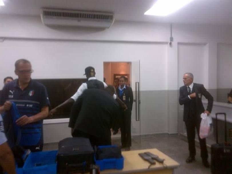 SUPER FOTO! Ce si-a facut Balotelli in cap dupa dezastrul Italiei de la Mondial! I-a surprins pe toti cand a revenit in tara_6