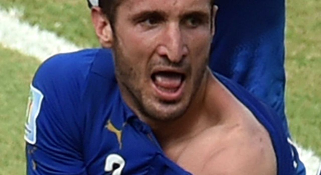 Imaginea zilei la Mondial! Dupa ce a patit-o cu Suarez, Chiellini a fost muscat din nou. FOTO aici_3