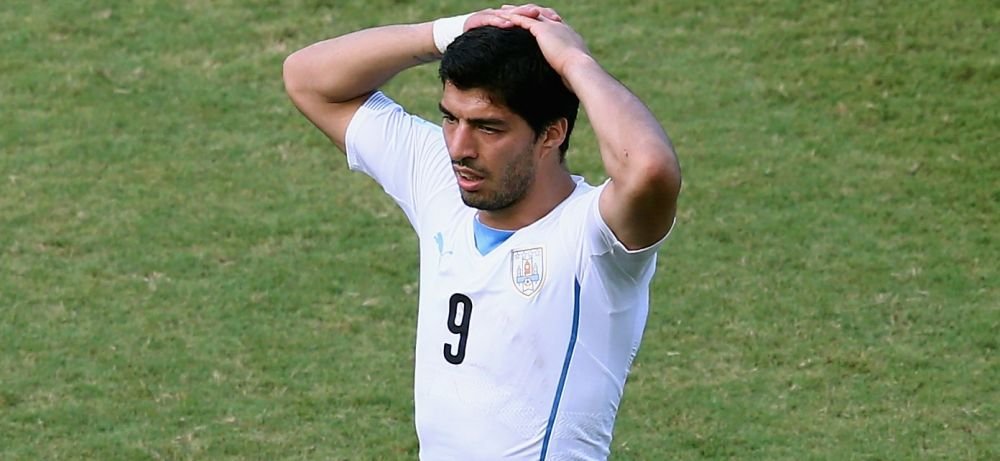 Decizia FIFA nu loveste si Barca: Suarez se poate transfera in cele 4 luni de suspendare! Revine in fotbal de Halloween :)