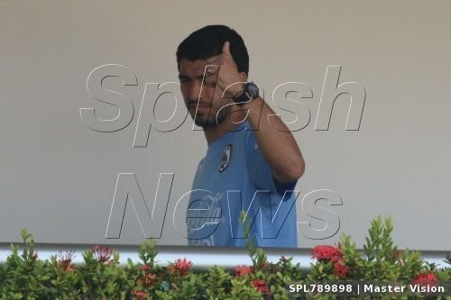 FOTO Prima reactie a lui Suarez dupa ce a fost INTERZIS in fotbal! Gestul neasteptat al CANIBALULUI de la Cupa Mondiala!_4