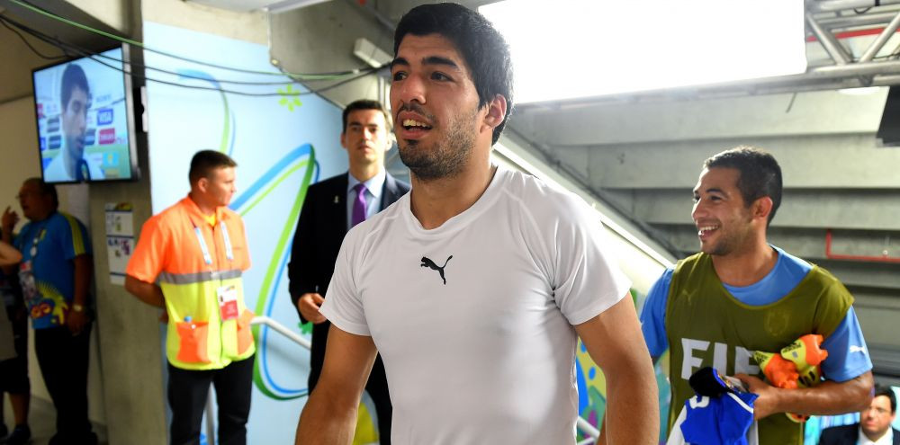 Liverpool face scandal: da in judecata FIFA pentru suspendarea fara precedent a lui Suarez! Cate meciuri rateaza: