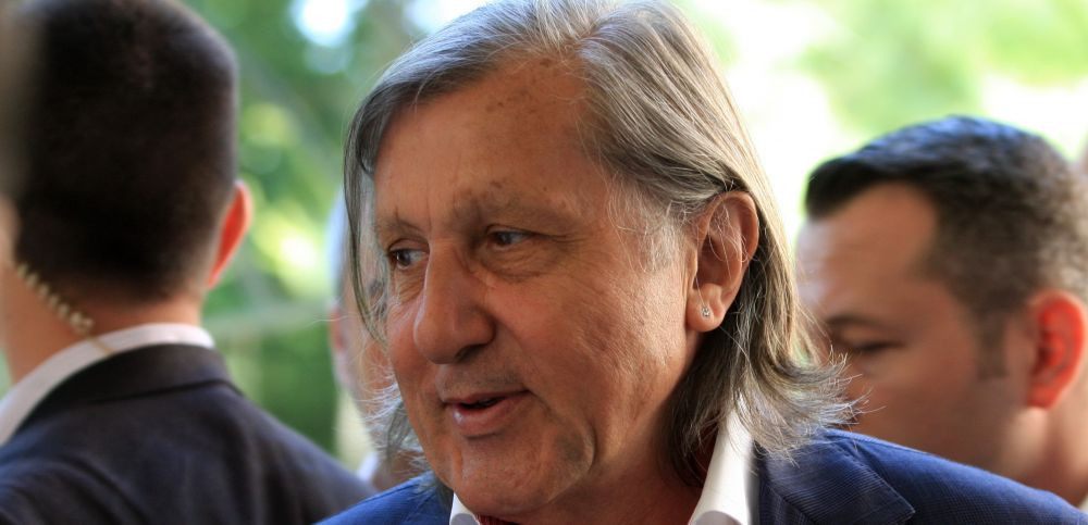 Ilie Nastase, terenuri, case, ceasuri, bani in conturi, dar si datorii de 4 milioane $! Sumele din declaratia de avere: