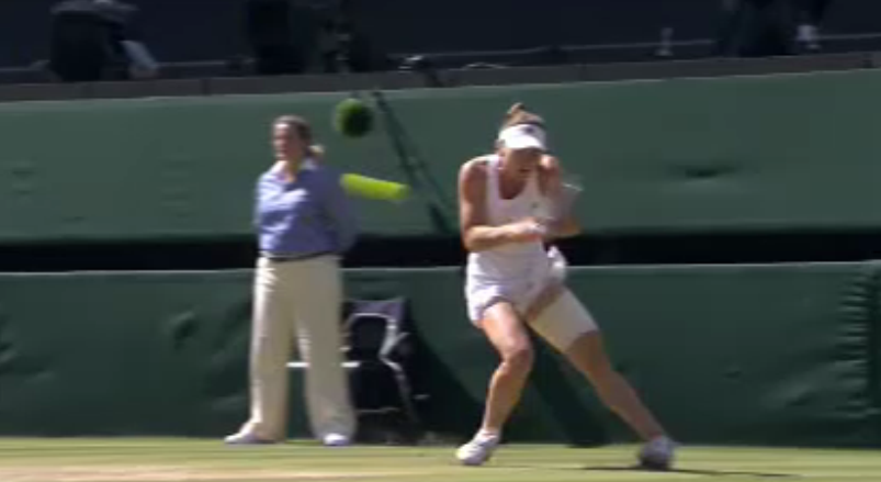 Imagini DUREROASE la Wimbledon. Secunde dramatice pentru Simona Halep. Medicii au intrat imediat pe teren. Ce a patit. FOTO_3