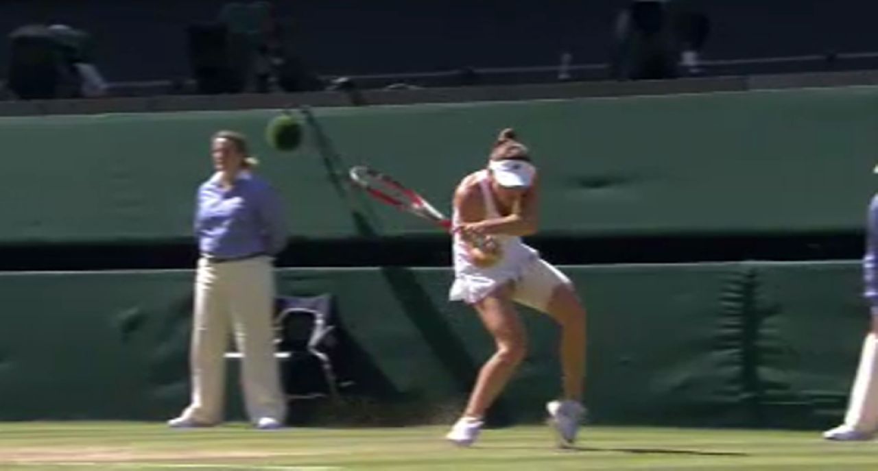Imagini DUREROASE la Wimbledon. Secunde dramatice pentru Simona Halep. Medicii au intrat imediat pe teren. Ce a patit. FOTO_5