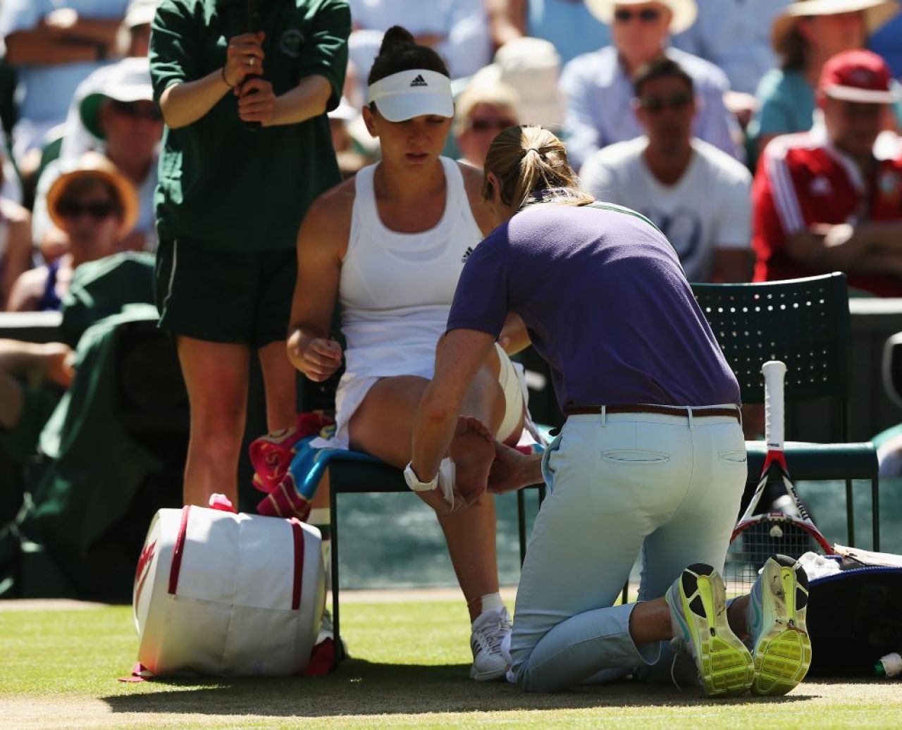 Imagini DUREROASE la Wimbledon. Secunde dramatice pentru Simona Halep. Medicii au intrat imediat pe teren. Ce a patit. FOTO_9