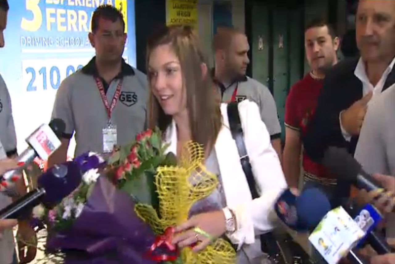 Primire FANTASTICA pentru Simona Halep! Toti oamenii din aeroport s-au oprit s-o aplaude! Ce promisiune le-a facut romanilor:_6
