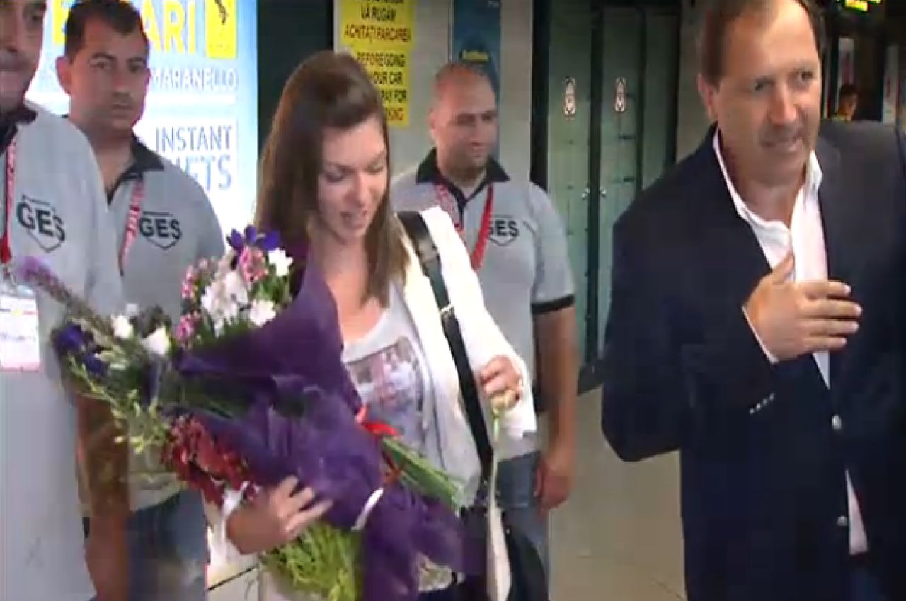 Primire FANTASTICA pentru Simona Halep! Toti oamenii din aeroport s-au oprit s-o aplaude! Ce promisiune le-a facut romanilor:_11