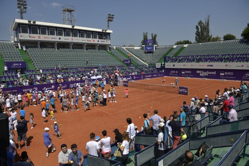 SUPER FOTO: Simona Halep a facut fericiti 200 de copii: a jucat tenis cu ei la Arenele BNR! 