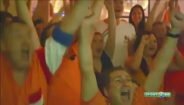 Olandezii au facut show la Bucuresti! Au urmarit meciul cu Costa Rica alaturi de Ambasador! VIDEO