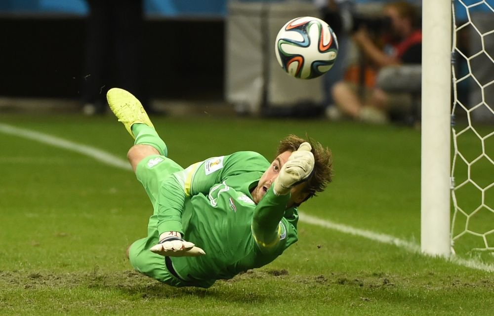 Facea ca o maimuta! Reactii incredibile din Romania dupa schema geniala gandita de van Gaal la Mondial cu Krul la penaltyuri