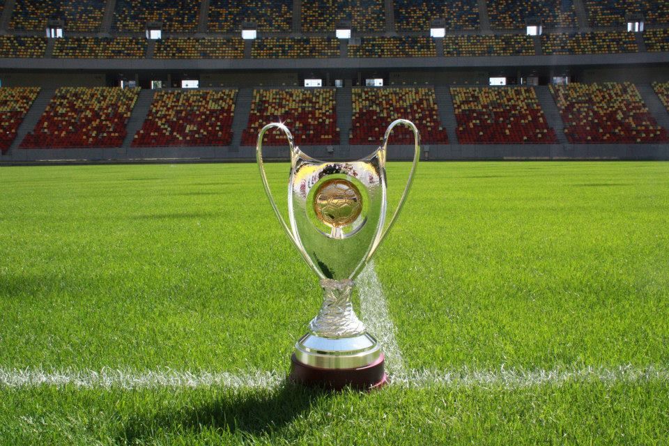 SUPER FOTO! Trofeul unic in Romania pentru care se lupta Steaua si Astra, vineri, la ProTV! Asa arata noua SuperCupa a Romaniei_5