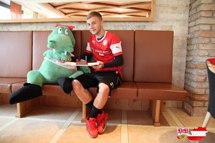 Maxim a implint 24 de ani: E timpul sa ne calificam si noi! Ce cadou a primit de la Stuttgart. FOTO