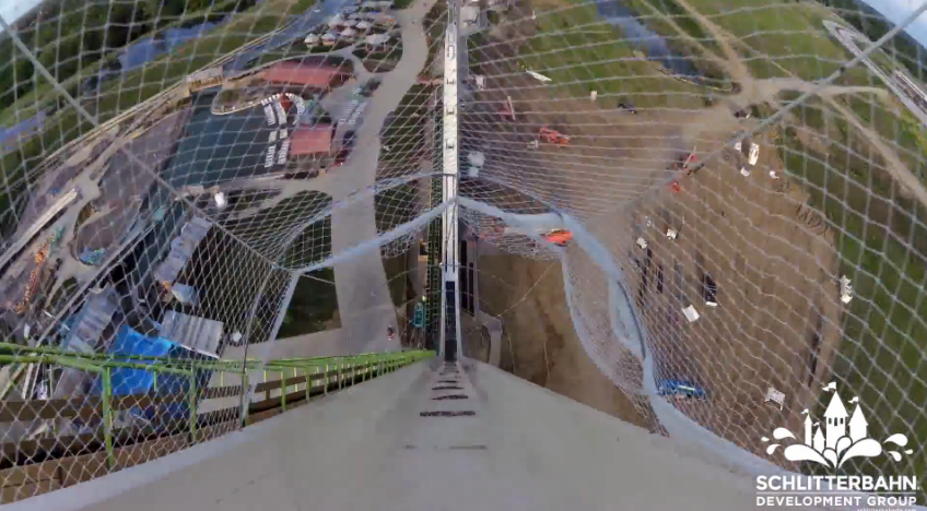 Crezi c-ai avea curaj? Cel mai inalt si mai periculos tobogan din lume se a intrat deja in teste: "Trebuie sa fii nebun sa te dai"