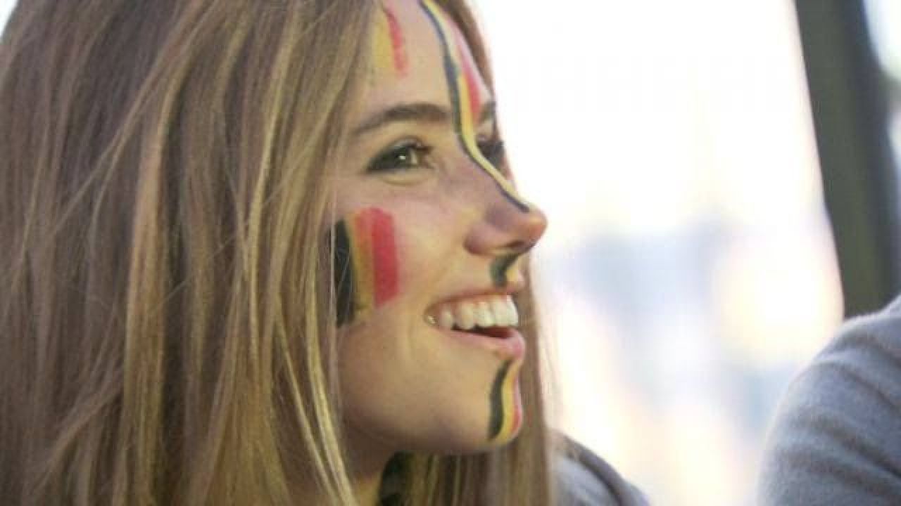 Motivul pentru care femeile vor lua cu asalt stadioanele de fotbal dupa Mondialul din Brazilia! Ce i s-a intamplat acestei tinere_3