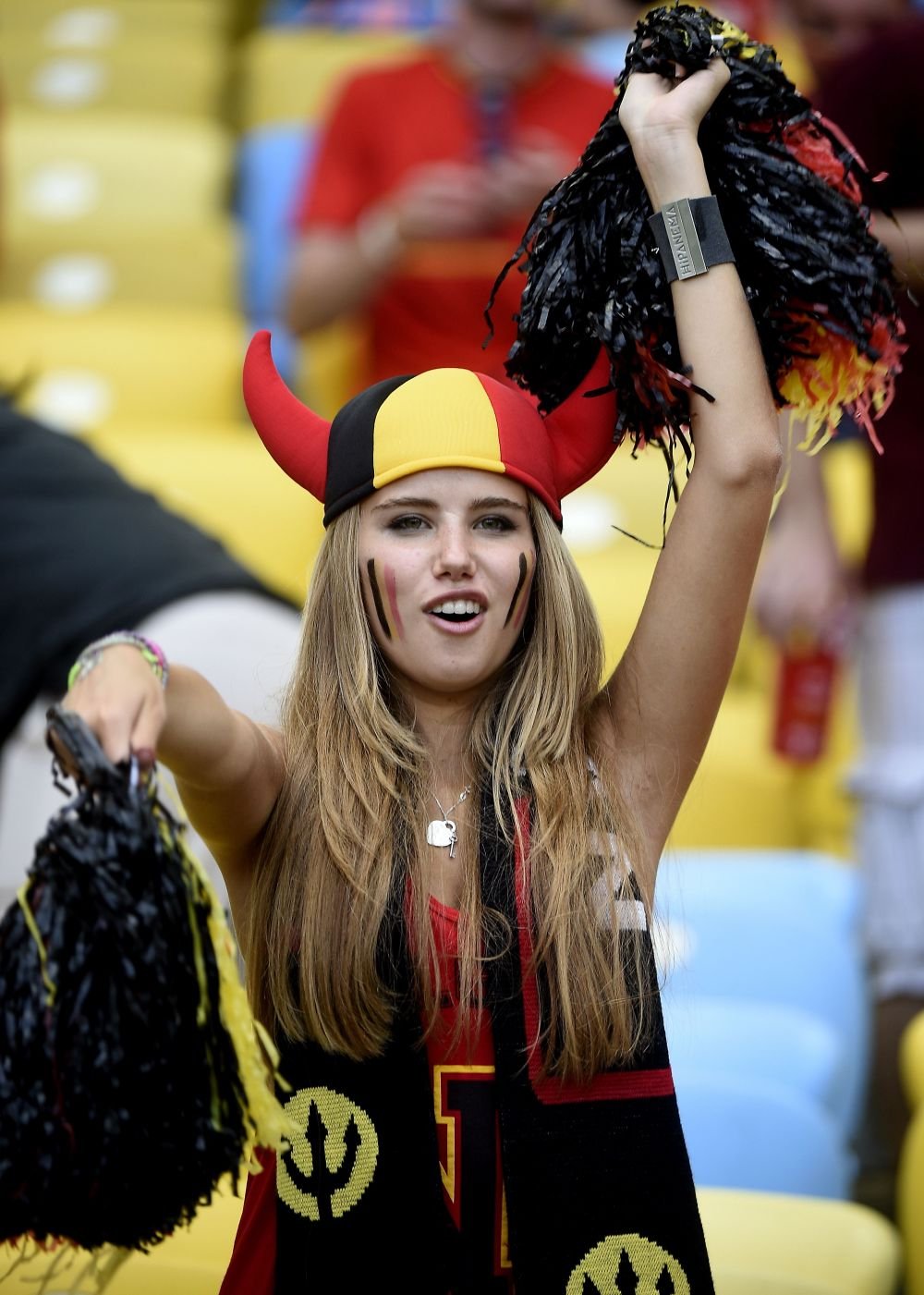 Motivul pentru care femeile vor lua cu asalt stadioanele de fotbal dupa Mondialul din Brazilia! Ce i s-a intamplat acestei tinere_8