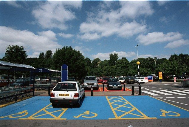 Ce se intampla in Marea Britanie daca parchezi pe locurile pentru persoane cu handicap: