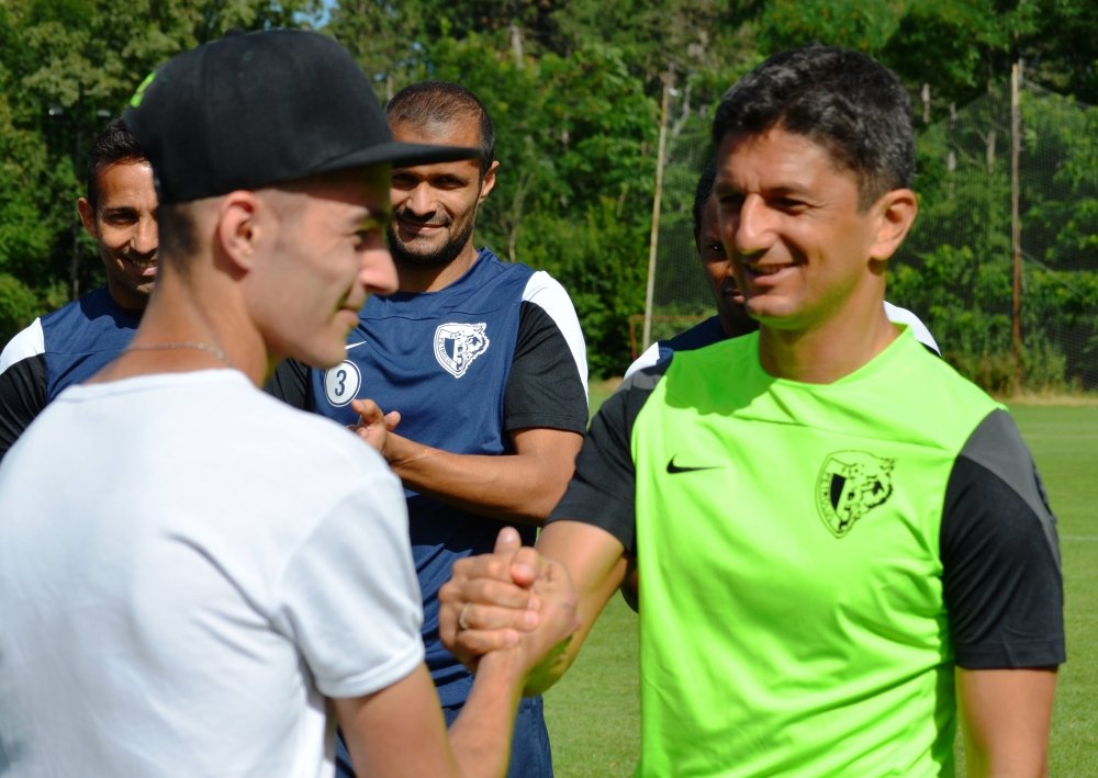 Imagini emotionante la Petrolul. A invins cancerul si un tratament chinuitor, azi i-a transmis asta lui Mutu cand l-a vazut. FOTO