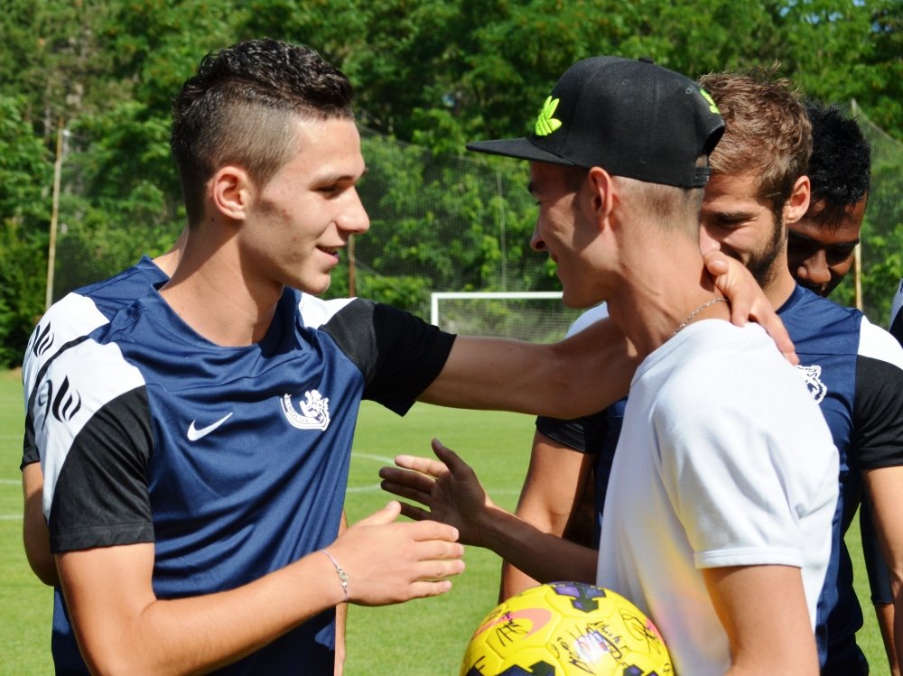 Imagini emotionante la Petrolul. A invins cancerul si un tratament chinuitor, azi i-a transmis asta lui Mutu cand l-a vazut. FOTO_5