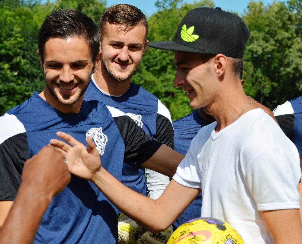 Imagini emotionante la Petrolul. A invins cancerul si un tratament chinuitor, azi i-a transmis asta lui Mutu cand l-a vazut. FOTO_6