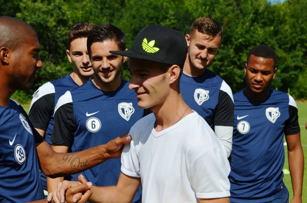 Imagini emotionante la Petrolul. A invins cancerul si un tratament chinuitor, azi i-a transmis asta lui Mutu cand l-a vazut. FOTO_7