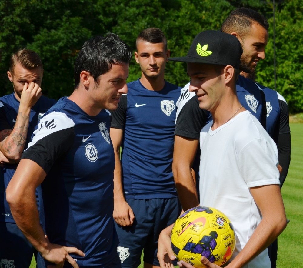 Imagini emotionante la Petrolul. A invins cancerul si un tratament chinuitor, azi i-a transmis asta lui Mutu cand l-a vazut. FOTO_10