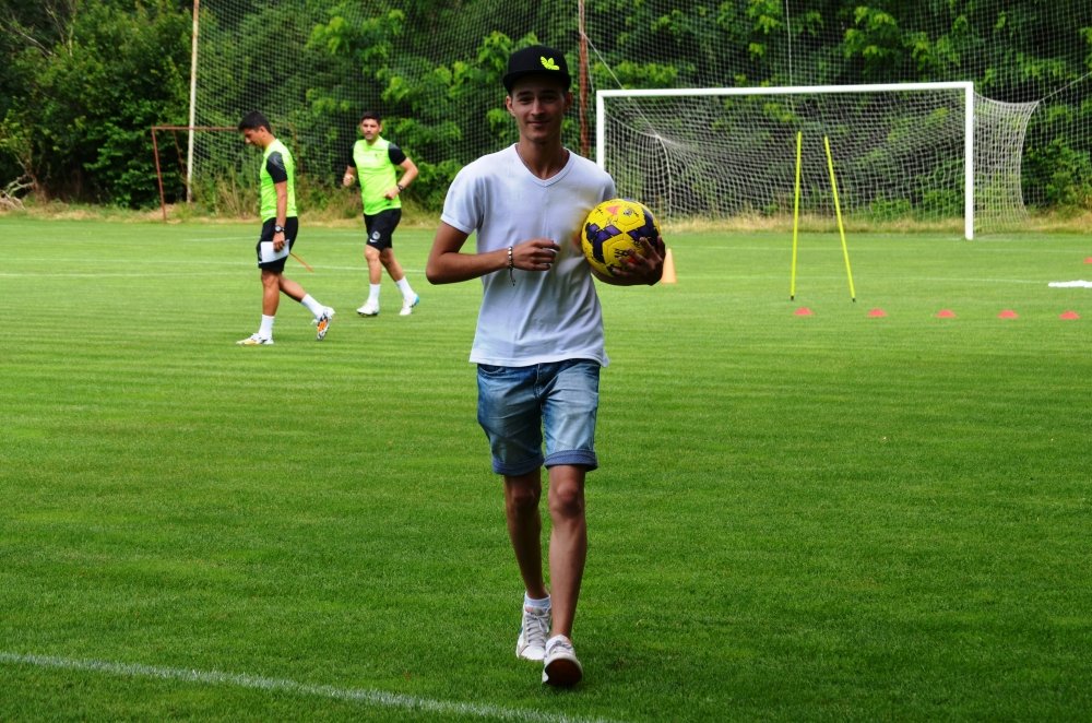 Imagini emotionante la Petrolul. A invins cancerul si un tratament chinuitor, azi i-a transmis asta lui Mutu cand l-a vazut. FOTO_16