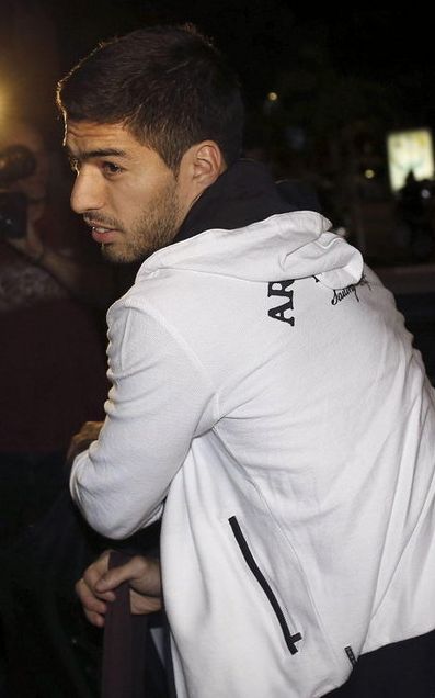 VIDEO: Primele imagini cu Luis Suarez la Barcelona! FIFA le interzice catalanilor sa faca prezentare oficiala!_2