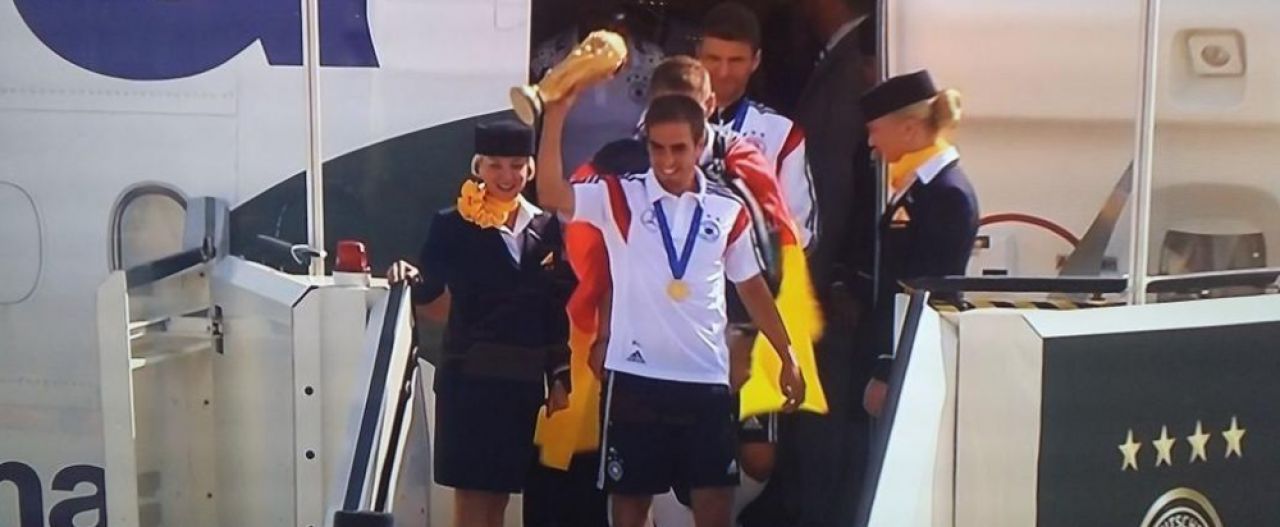 Faza DEMENTIALA a capitanului: Lahm i-a facut sa rada pe cei 250.000 de nemti! Germania in sarbatoare! FOTO&VIDEO_1