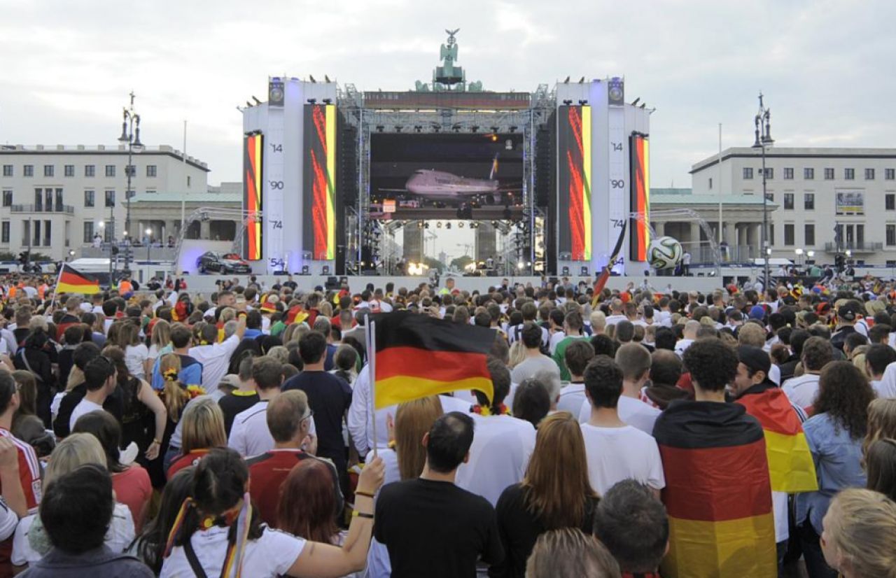 Faza DEMENTIALA a capitanului: Lahm i-a facut sa rada pe cei 250.000 de nemti! Germania in sarbatoare! FOTO&VIDEO_3