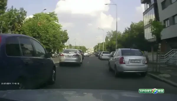 A calcat PEDALA ca nu mai suporta aglomeratia! S-a intamplat dimineata, in Baneasa! VIDEO