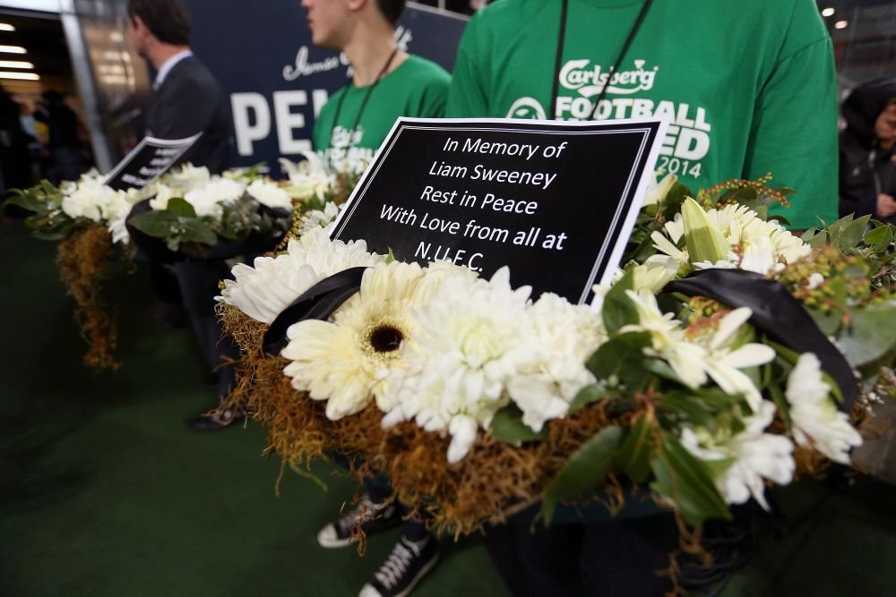 GEST impresionant in Premier League in memoria celor doi fani Newcastle care au murit in tragedia de langa Donetk!_4