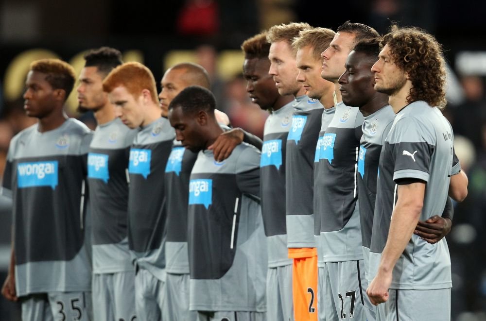 GEST impresionant in Premier League in memoria celor doi fani Newcastle care au murit in tragedia de langa Donetk!_5