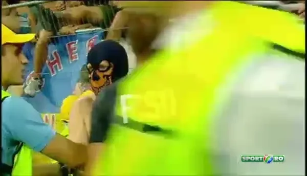 Incidente dupa finalul Supercupei! Fanii lui Sahtior, cu cagule pe fata, au incercat sa intre pe teren! Gestul NEBUN al lui Luce
