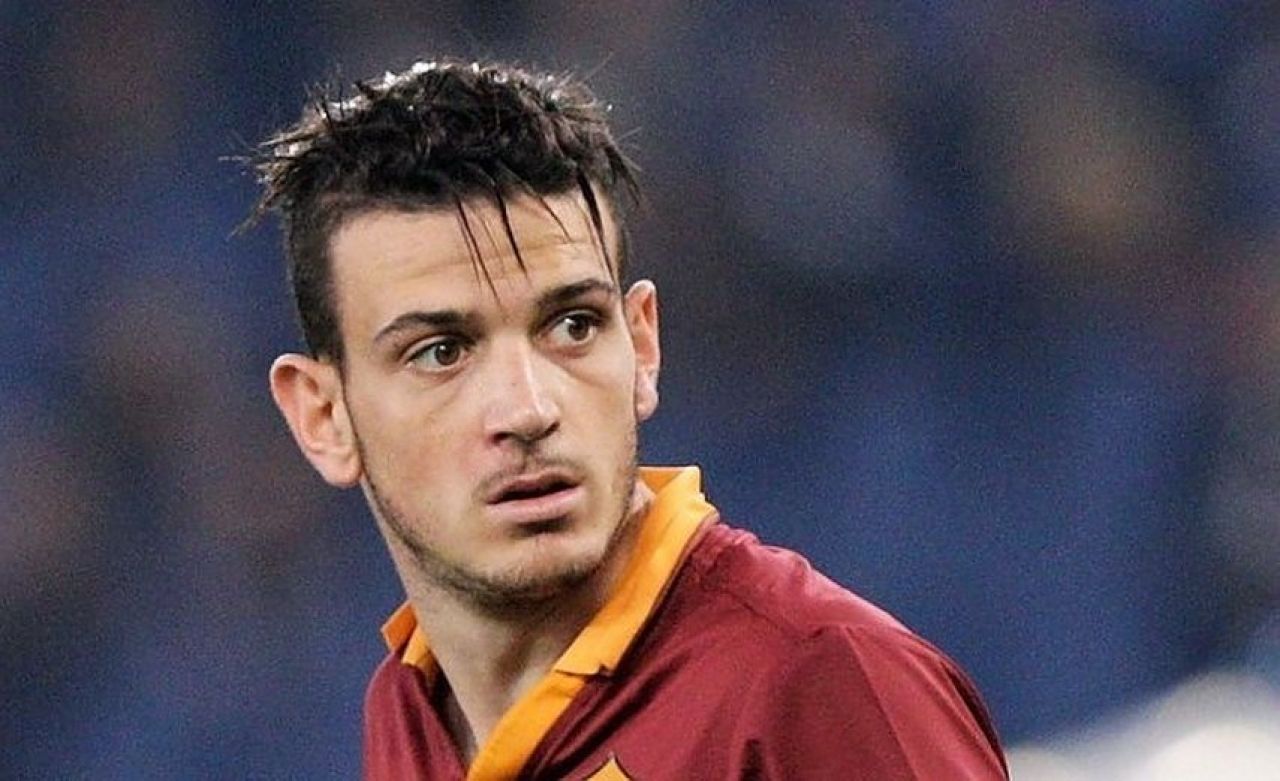 Nu este o idee buna sa adormi in avionul Romei! Colegii si-au batut joc de Florenzi si au postat pozele pe net - FOTO_1