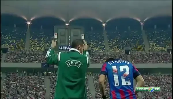 Imagini nedifuzate! A injurat, s-a uitat la cub, apoi s-a dus direct la vestiar. VIDEO:Reactia lui Sanmartean cand a fost schimbat