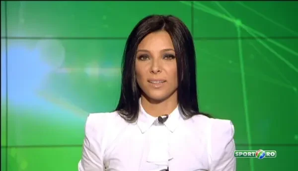 Imagini de VIS cu Simona Halep! A jucat un meci demonstrativ cu Ilie Nastase! Ce cadou a primit VIDEO