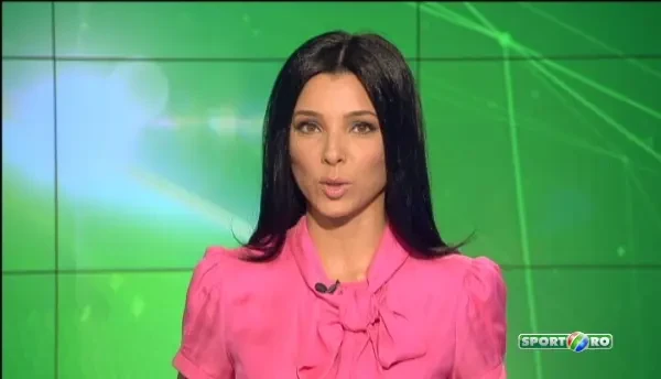 Doi caini au facut senzatie la sedinta foto a dinamovistilor. Un jucator a patit-o rau din cauza alergiei :) VIDEO