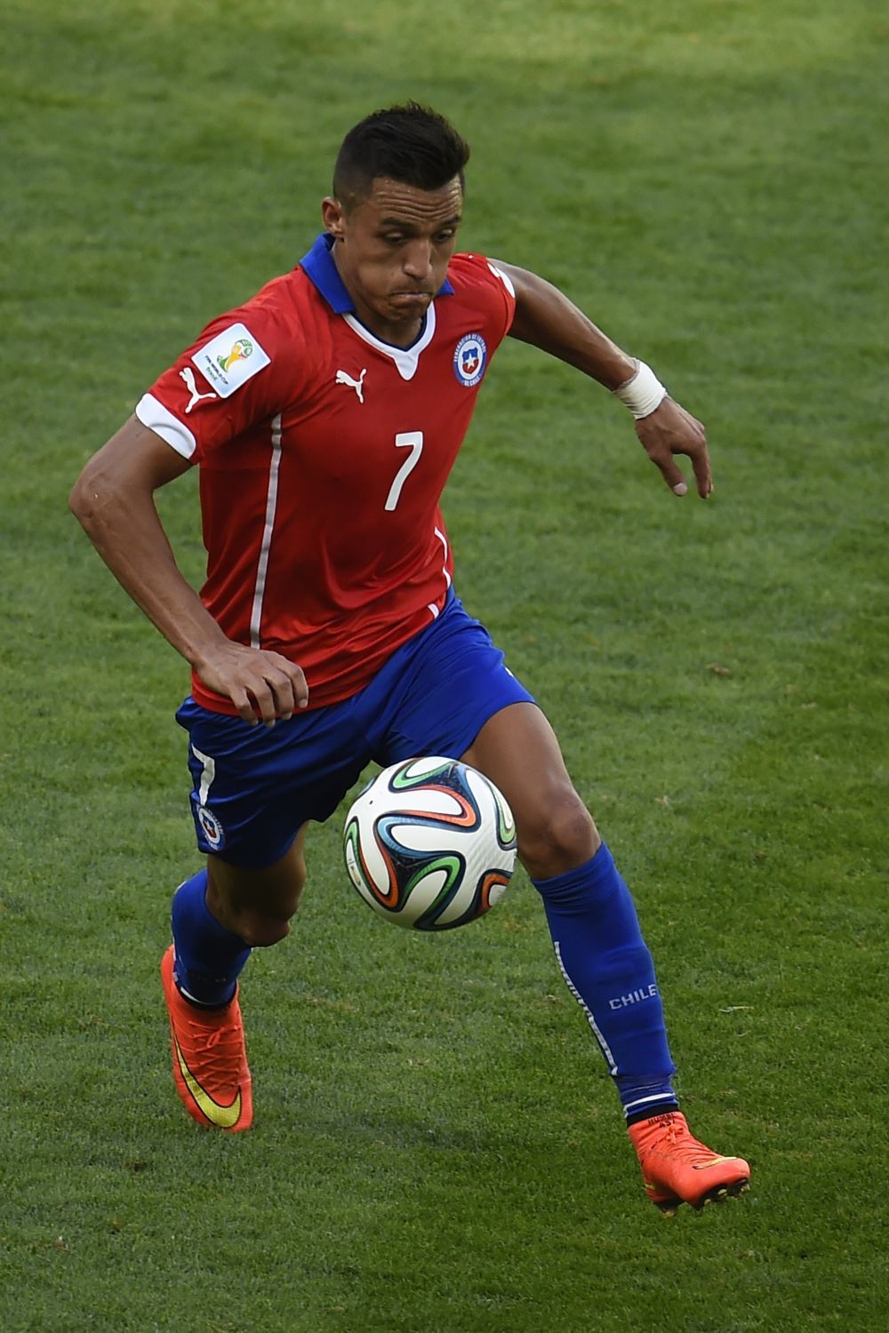 De la batai pe strada pentru bani la transferuri de 40 de milioane. Drumul INFERNAL al noului idol de pe Emirates_5