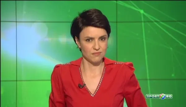 Ea e femeia secreta din spatele lui Reghecampf! "Abia astept sa merg sa-l vad!" Ce mesaj ii transmite lui Reghe mama sa :)