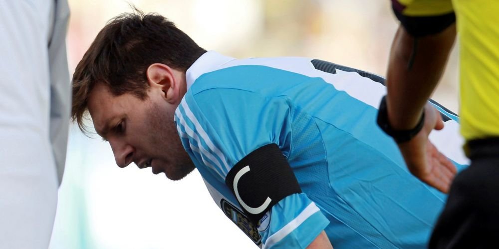 Messi vomita, Di Maria iesea cu masca de oxigen de pe teren! Clubul care a apelat la VIAGRA ca asa ceva sa nu se mai intample