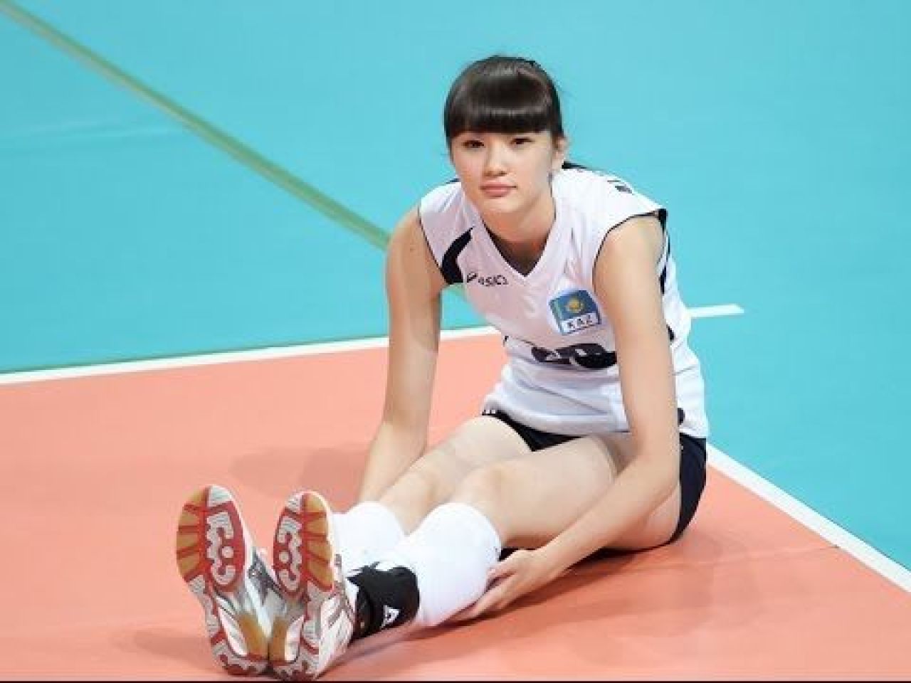 Ea e mandria fanilor lui Aktobe: o voleibalista de nationala e atat de SEXY incat a fost exclusa din lot de selectioner! FOTO_2
