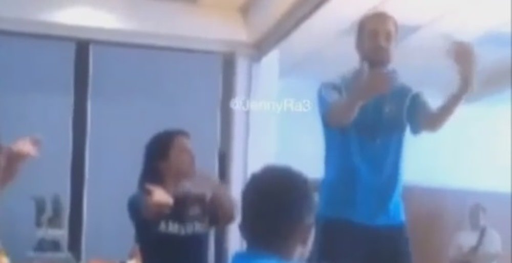 Eva-i de capul lui :) Scene de senzatie la Chelsea cu Fabregas si cel mai sexy medic din fotbal! Ce au facut in fata jucatorilor