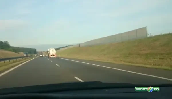 FABULOS | Fugea cu 180 de pe autostrada si voia sa se laude cu noua sa masina, dar a fost facut tandari de un Trabant :) VIDEO